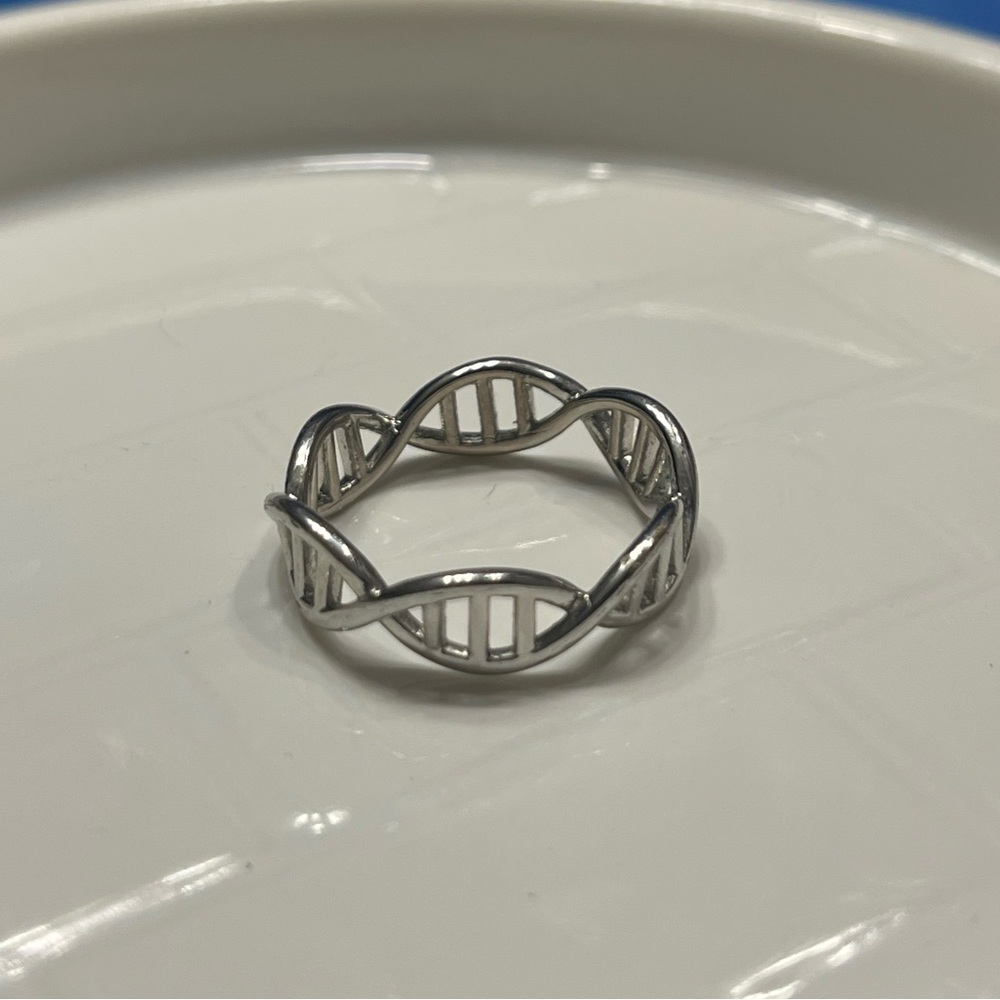 Ring ❤️‍🔥 - Picture 2 of 4